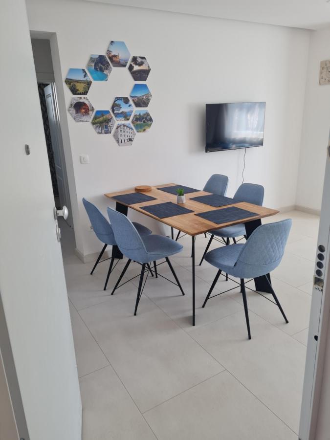 Holiday Apartment Marijana Каштела Екстер'єр фото