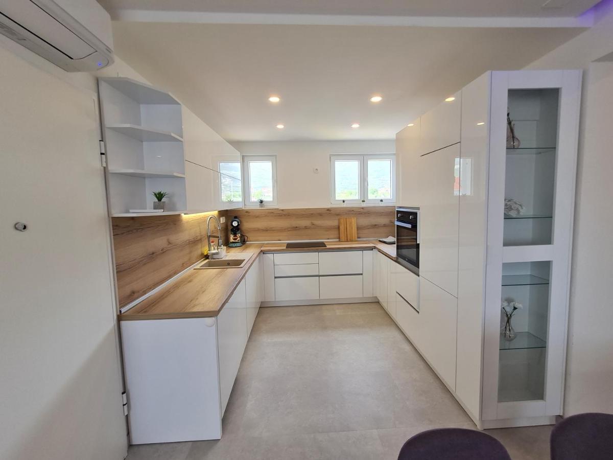 Holiday Apartment Marijana Каштела Екстер'єр фото